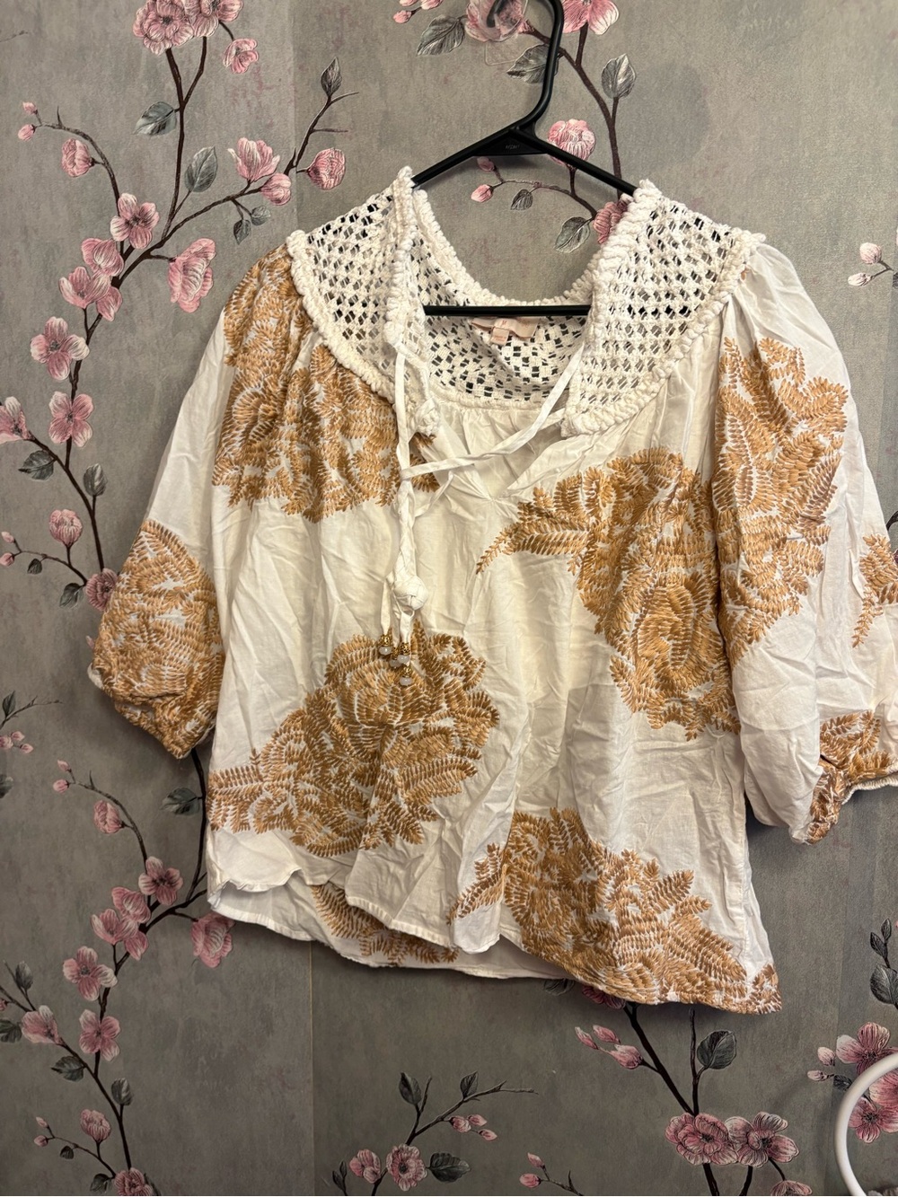 Crochet-Collar Embroidered Peasant Blouse - White & Tan